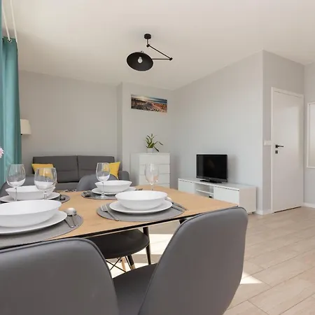 Beautiful & Quiet Szeligowska By Renters شقة *