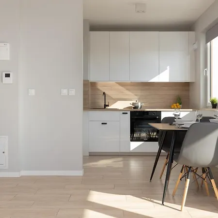 Beautiful & Quiet Szeligowska By Renters شقة *