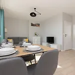 Beautiful & Quiet Szeligowska By Renters Apartment *